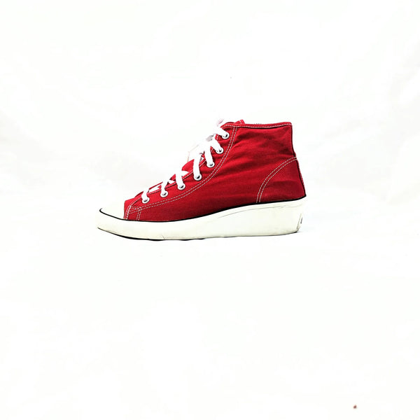 حذاء رياضي كونفرس باللون الأحمر Premium C