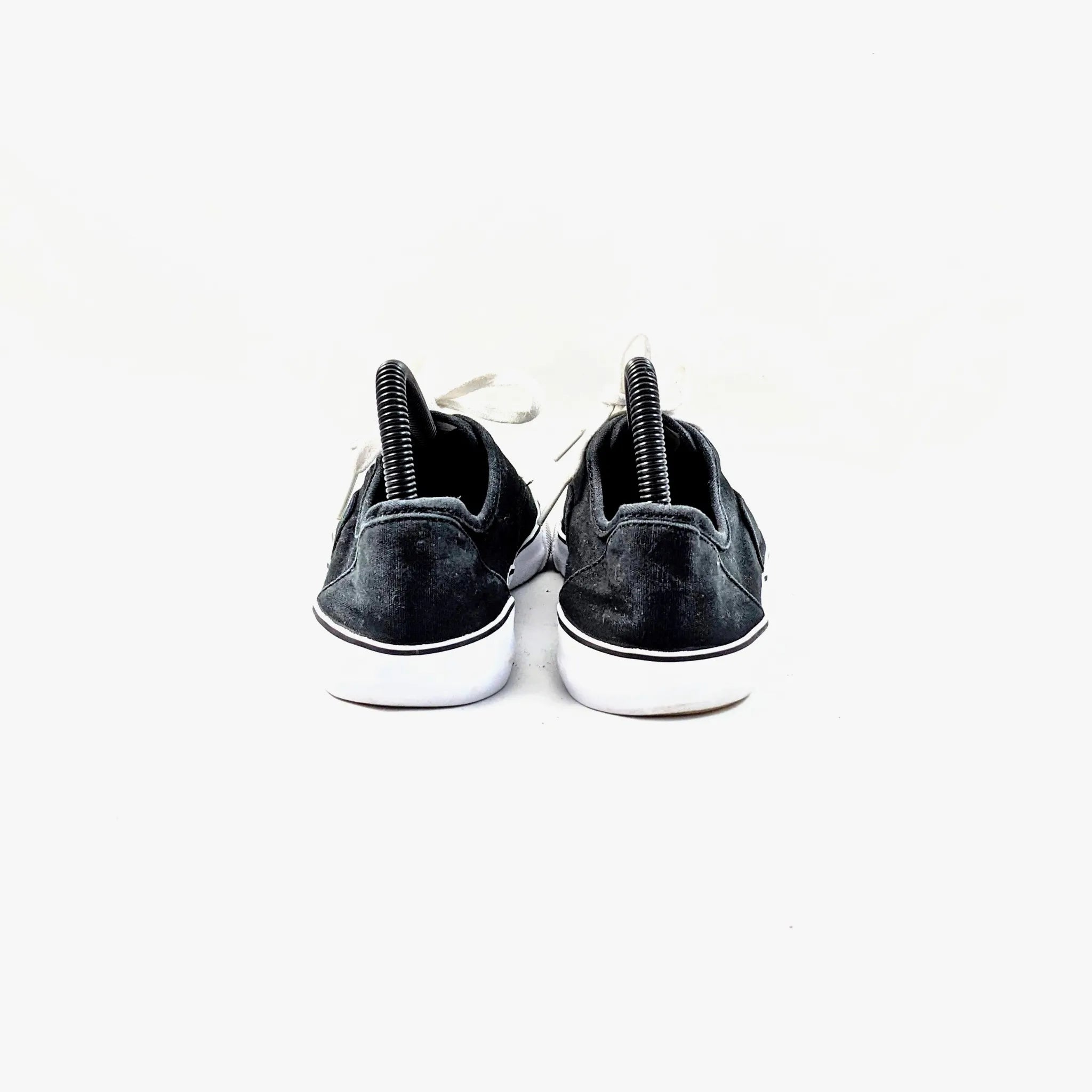 حذاء رياضي أسود من A New Day Premium V