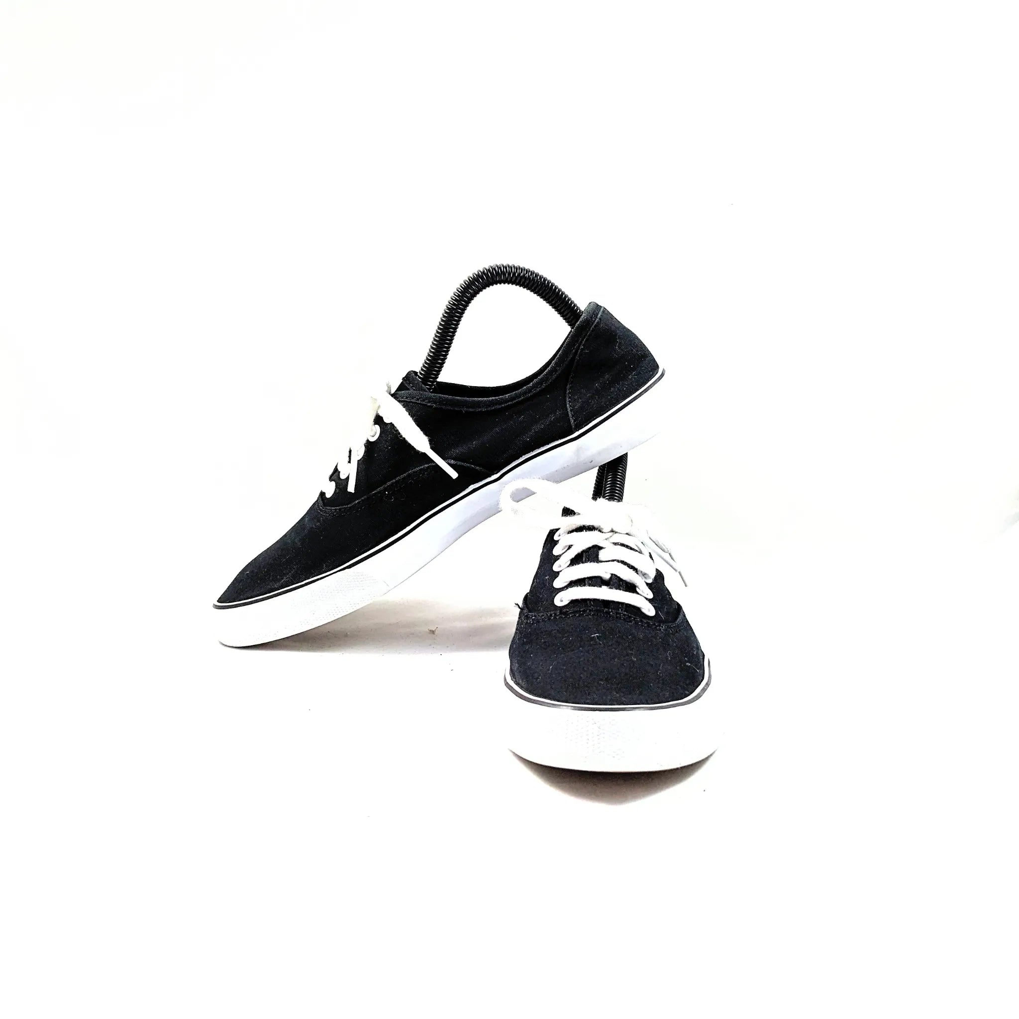 حذاء رياضي أسود من A New Day Premium V