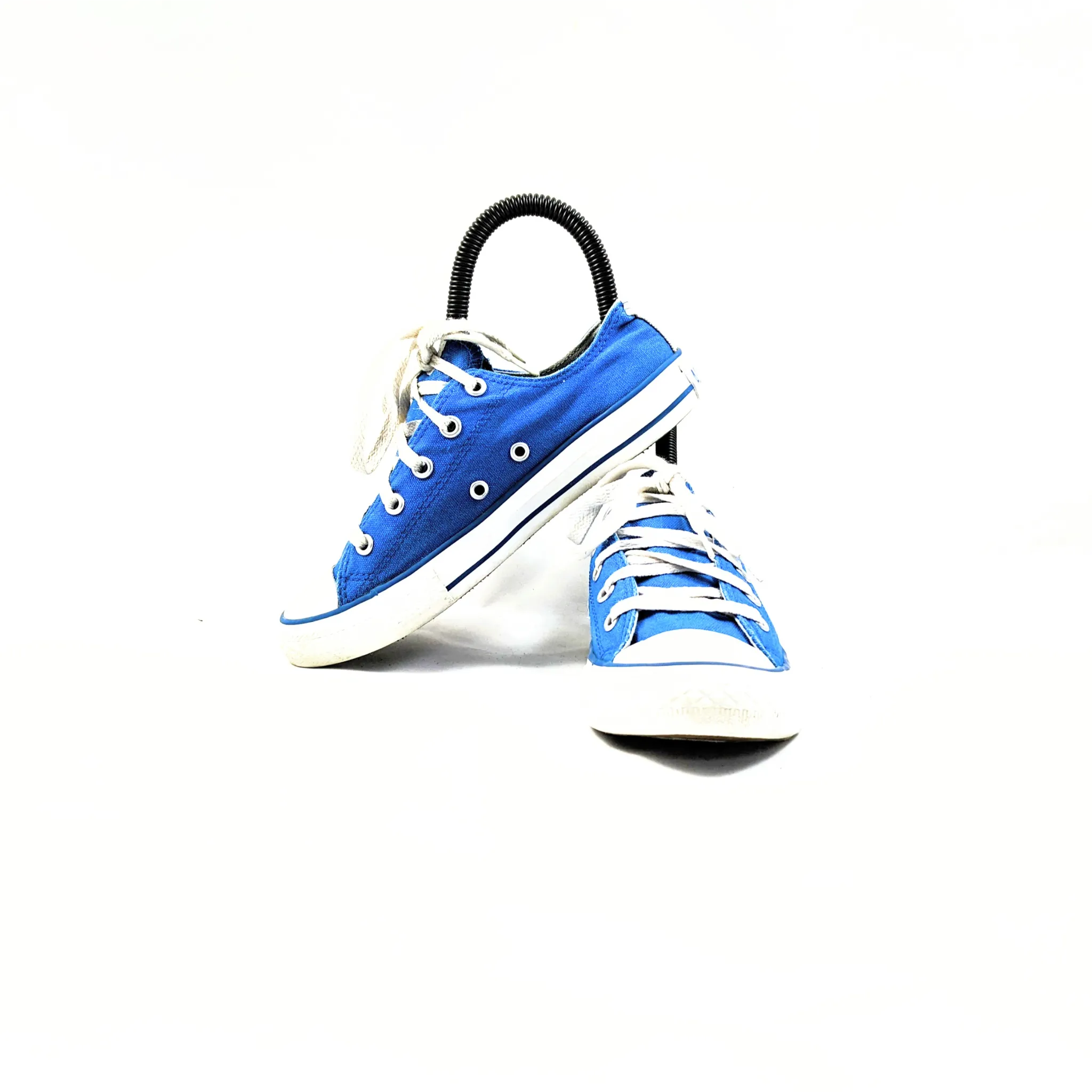 حذاء كونفرس باللون الأزرق