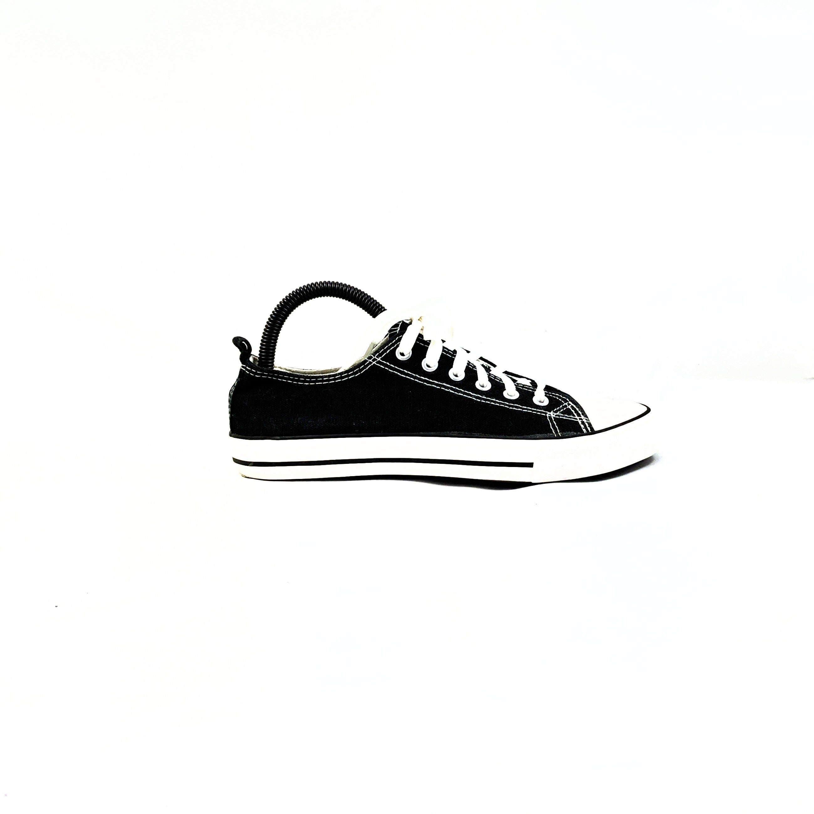 حذاء رياضي أسود من Rue21