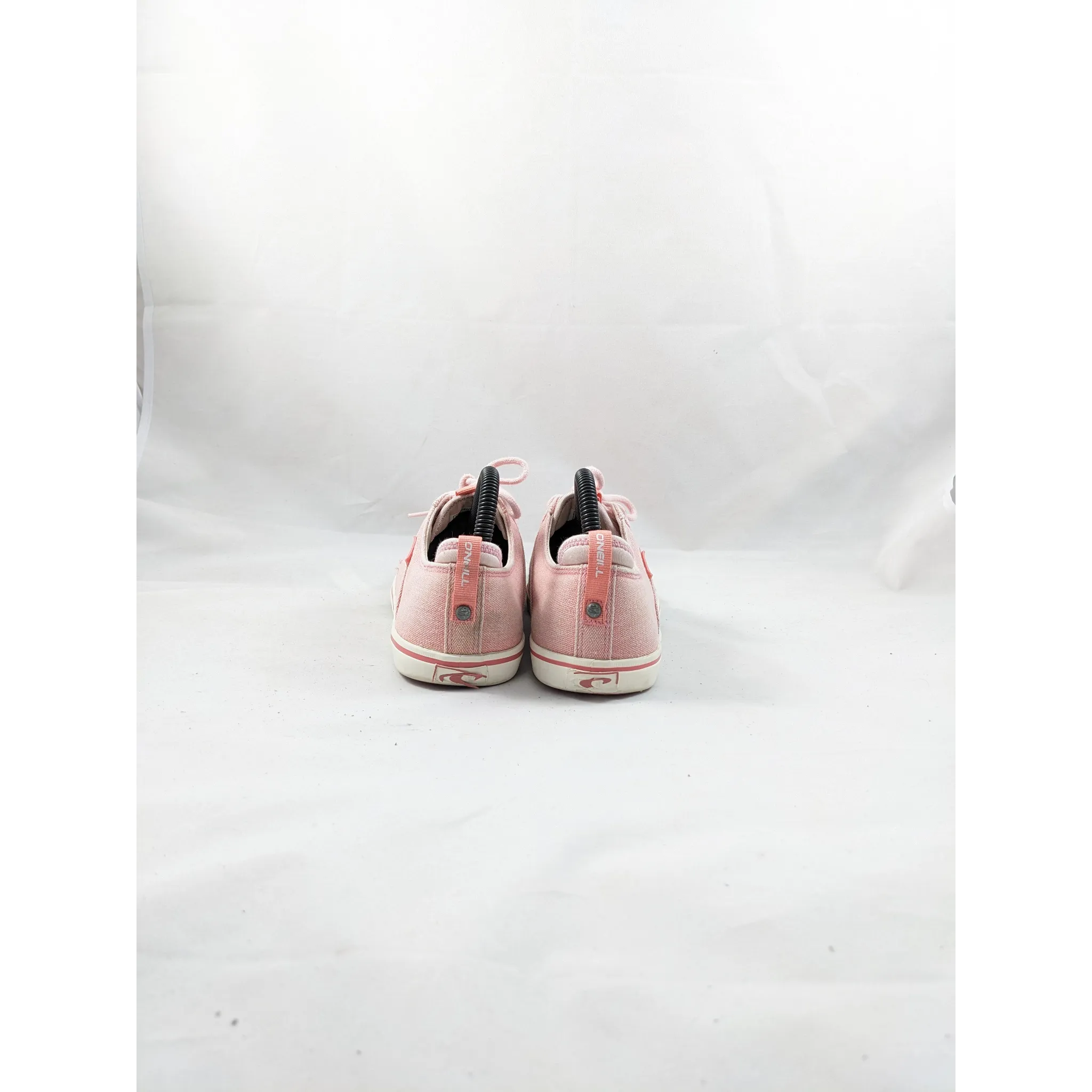 حذاء أونيل الوردي