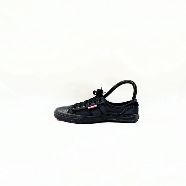 حذاء رياضي أسود سوبر دراي
