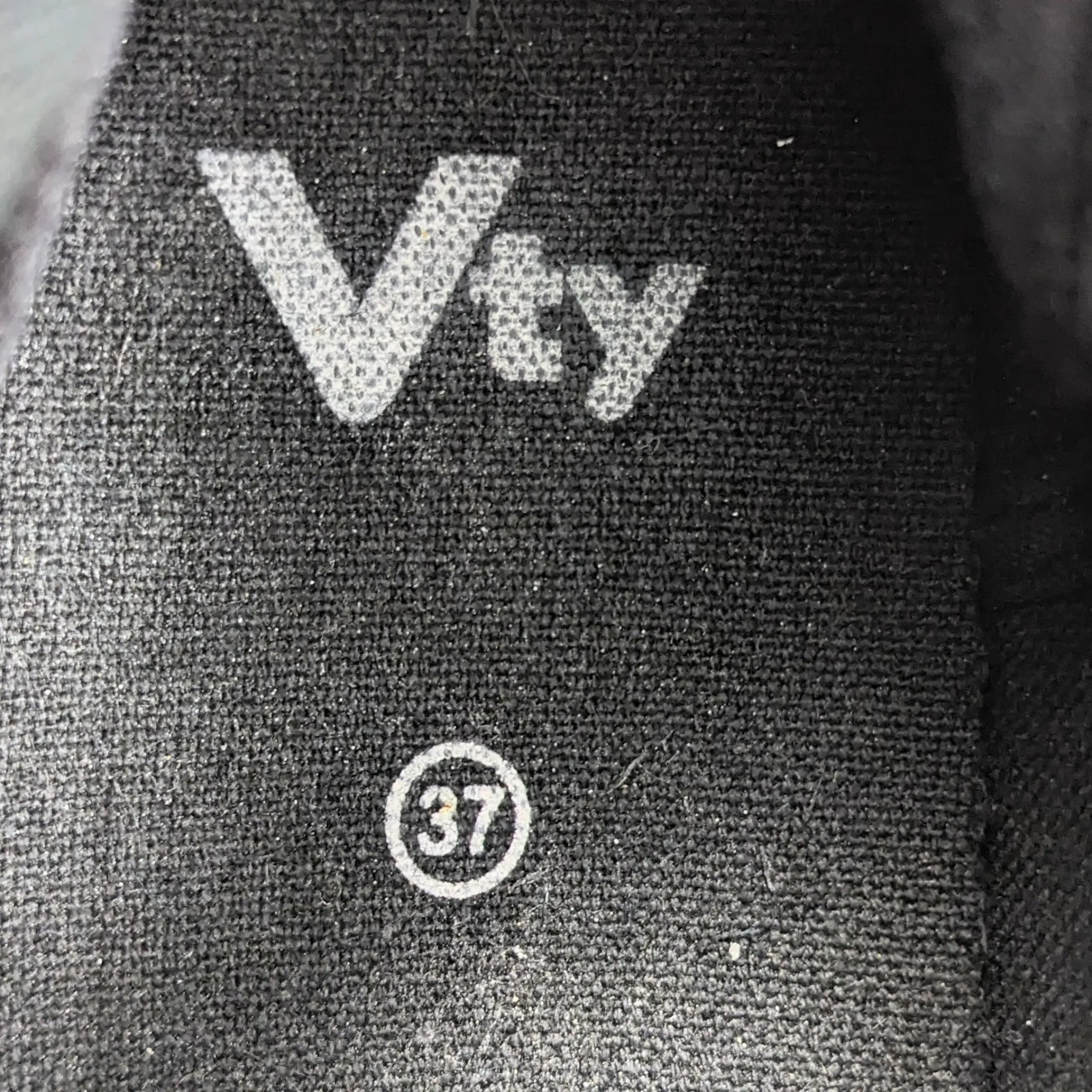 أحذية رياضية سوداء Vty