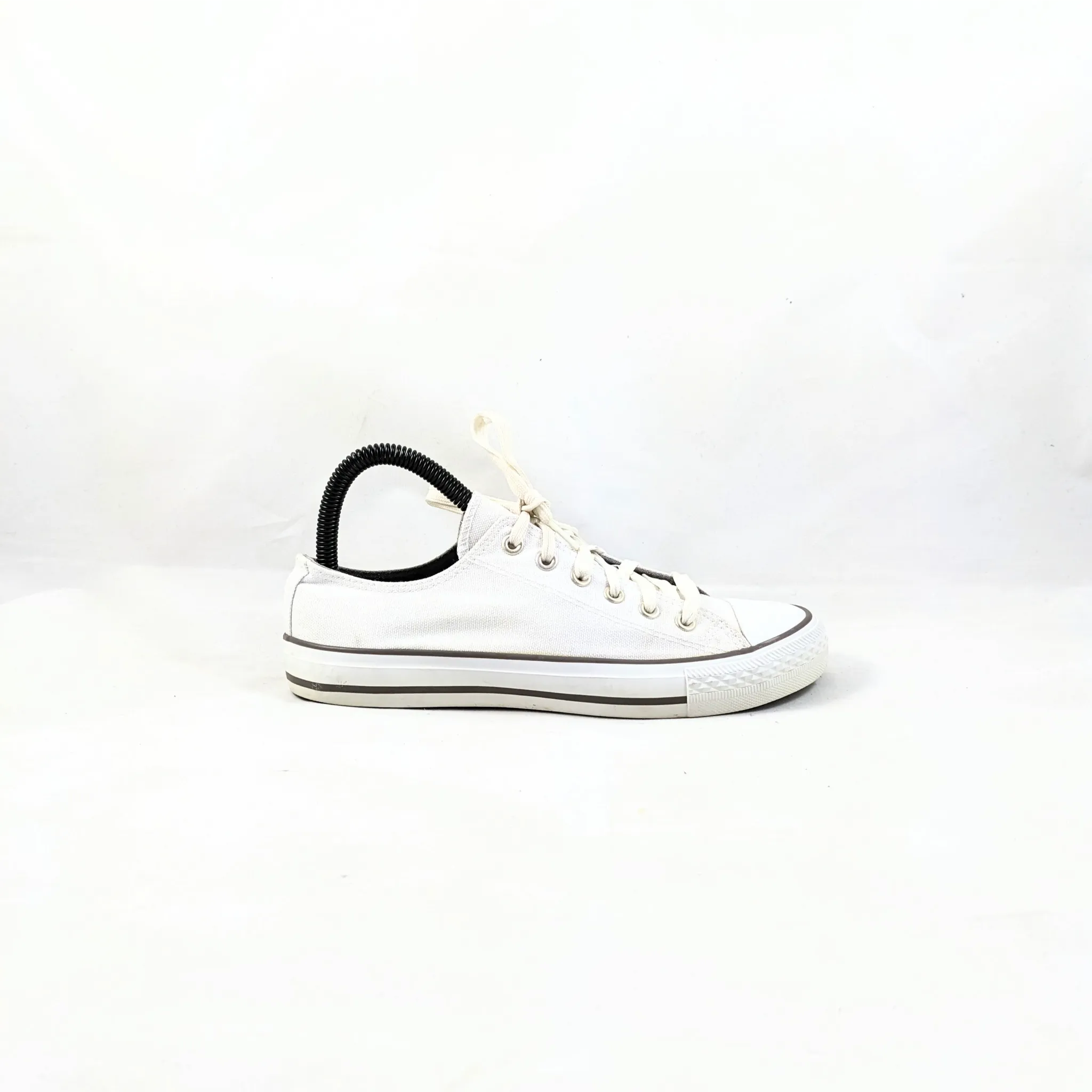 U&me White Sneakers