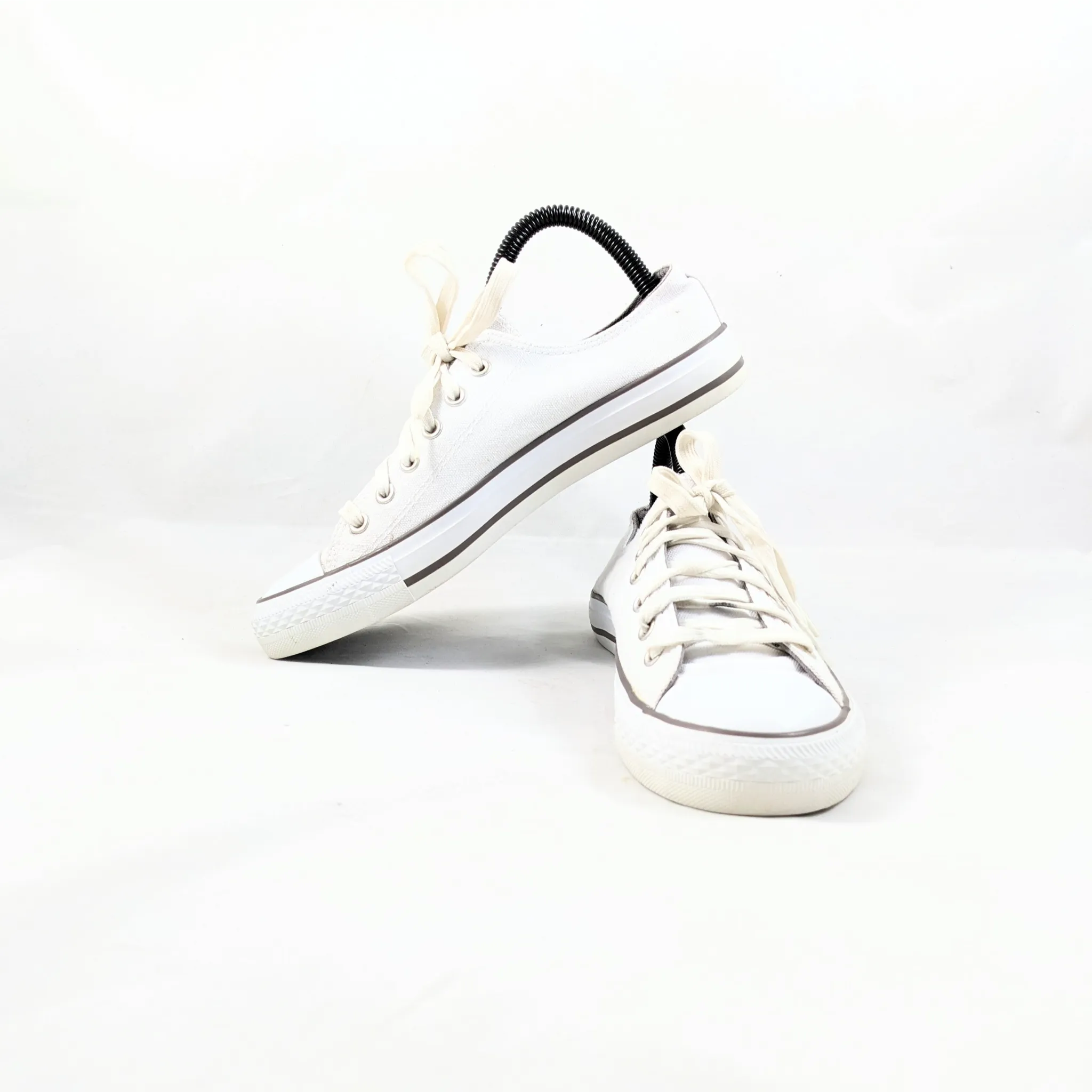 U&me White Sneakers