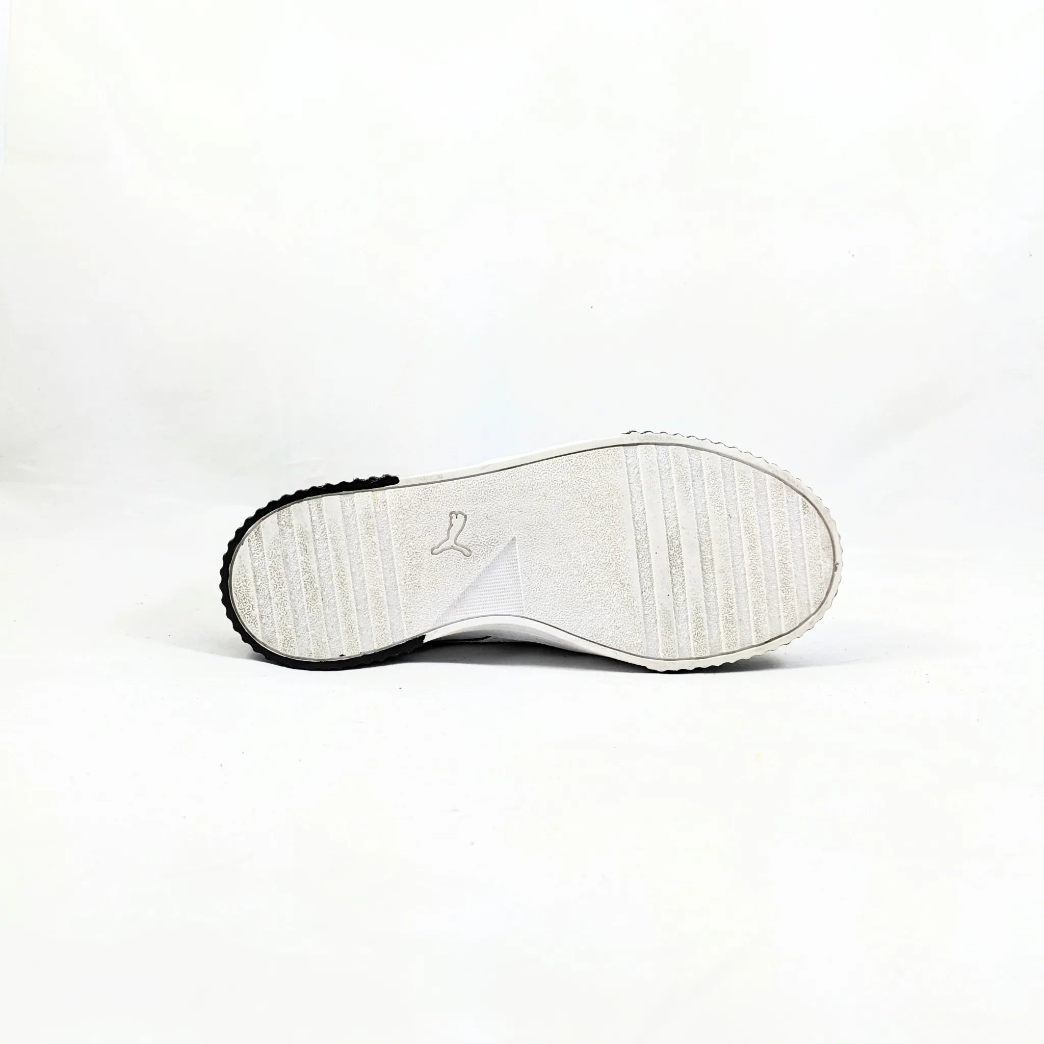 حذاء بوما الأبيض