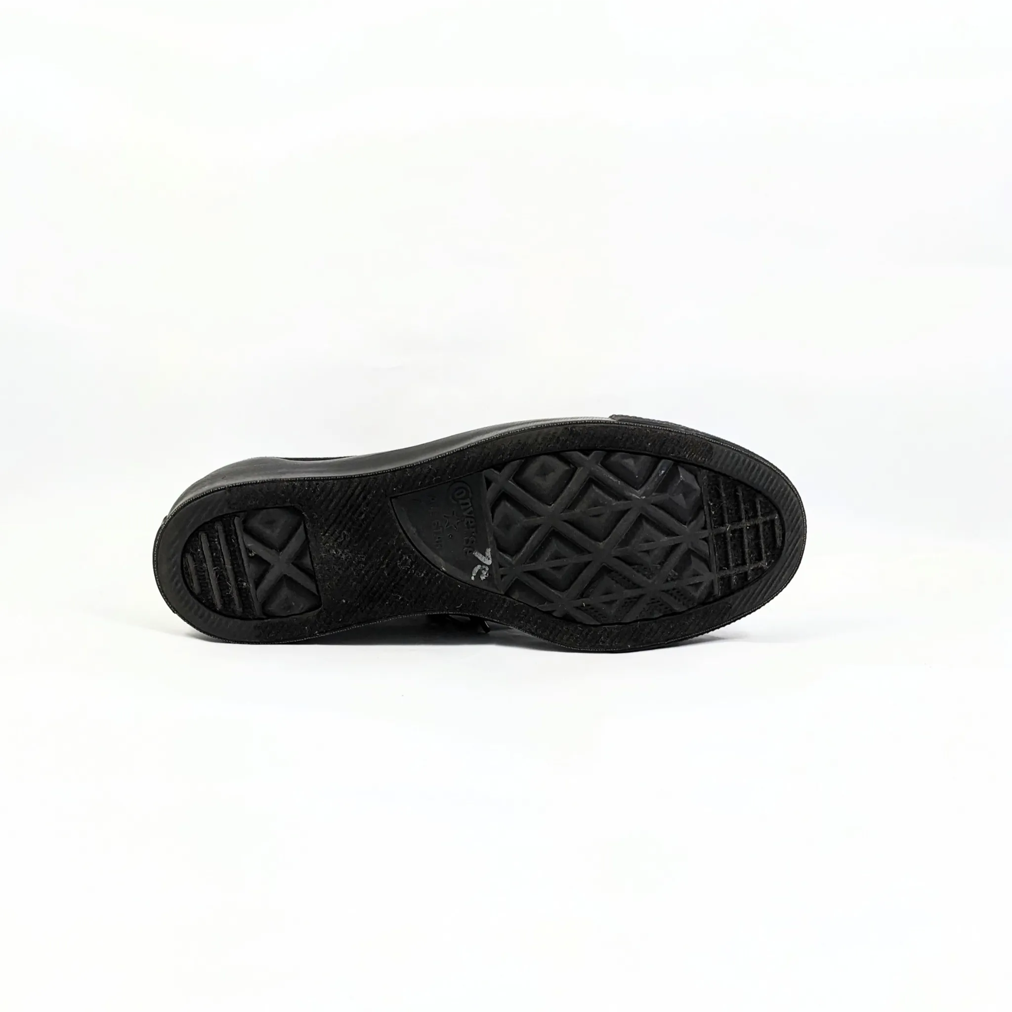 حذاء كونفرس باللون الأسود