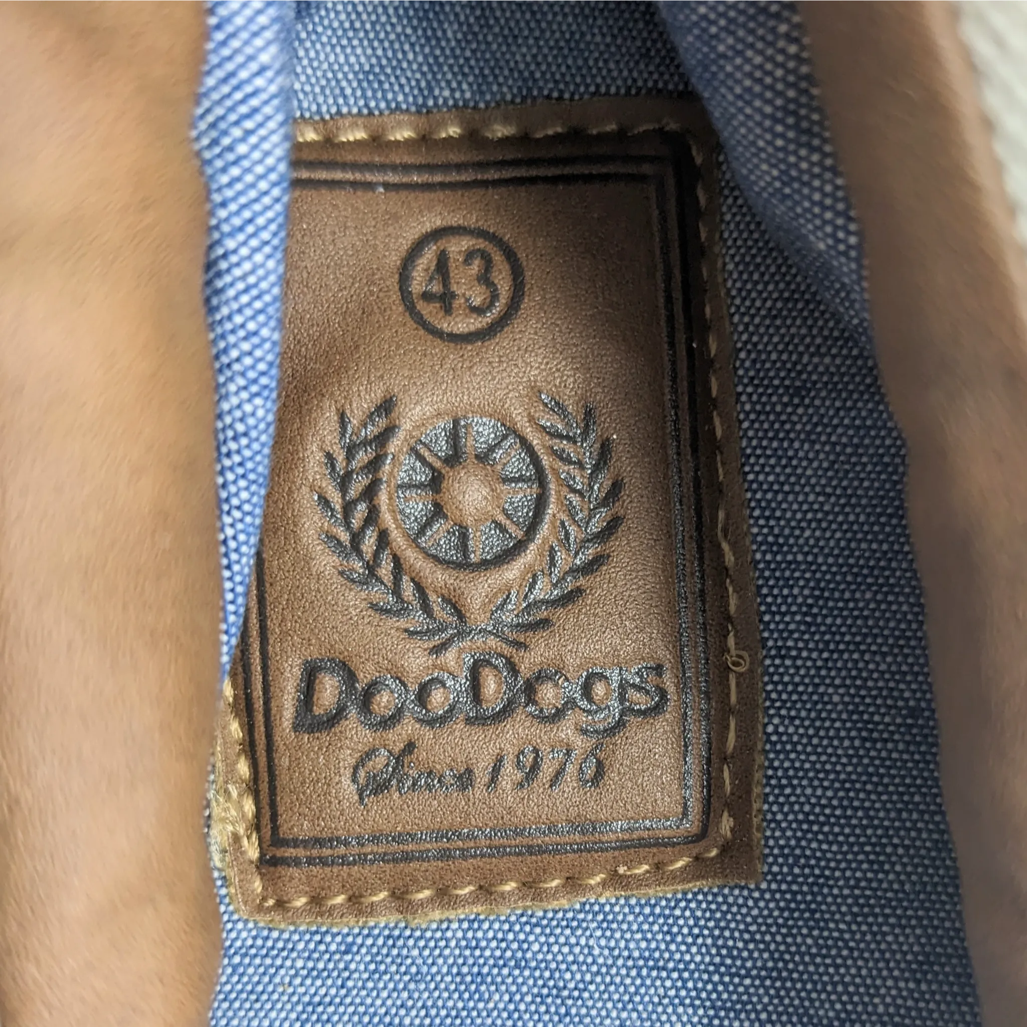 أحذية رياضية بيضاء من DooDogs