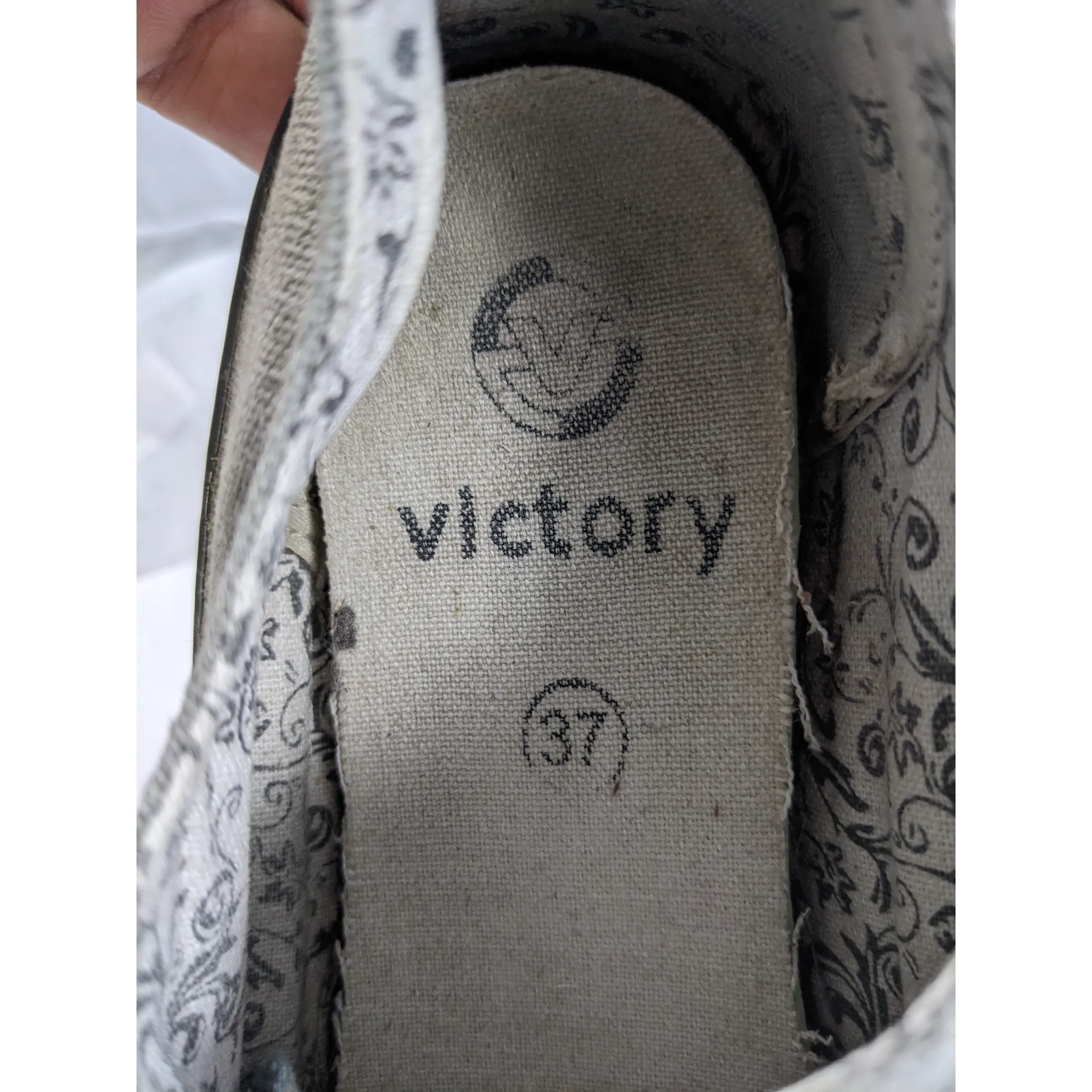 Victory Grey Sneakers