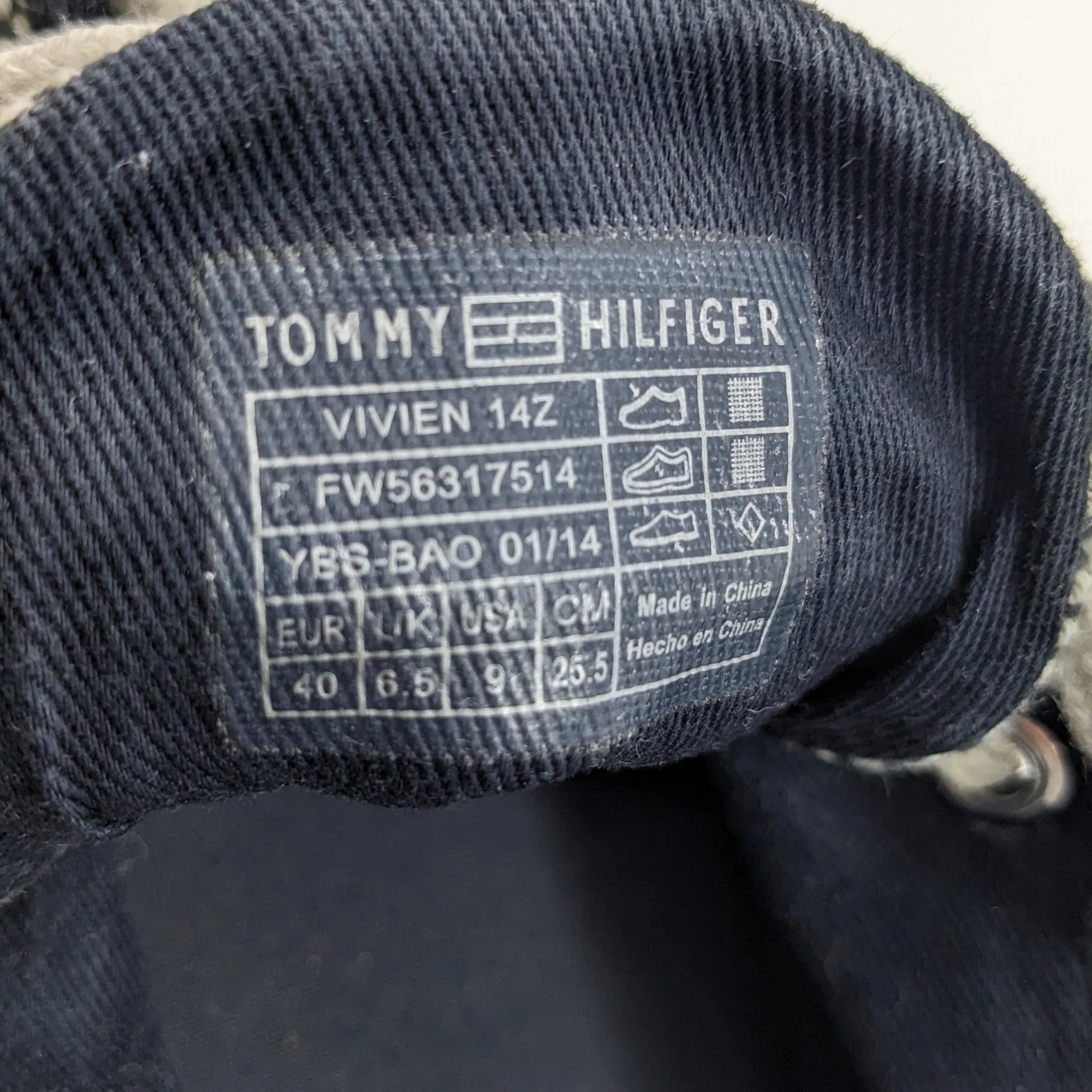 أحذية تومي هيلفيغر الرياضية