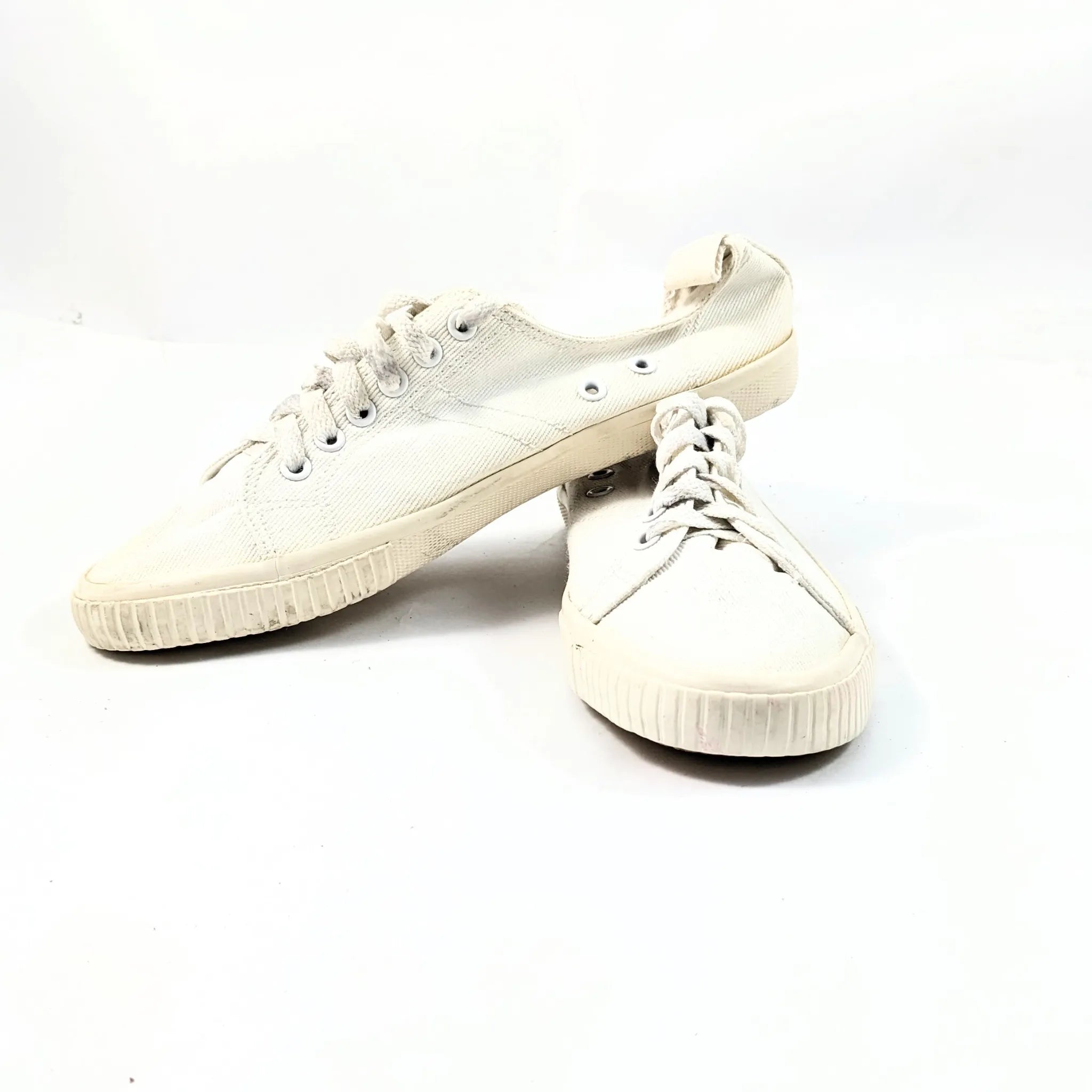 OSIIO White Sneakers