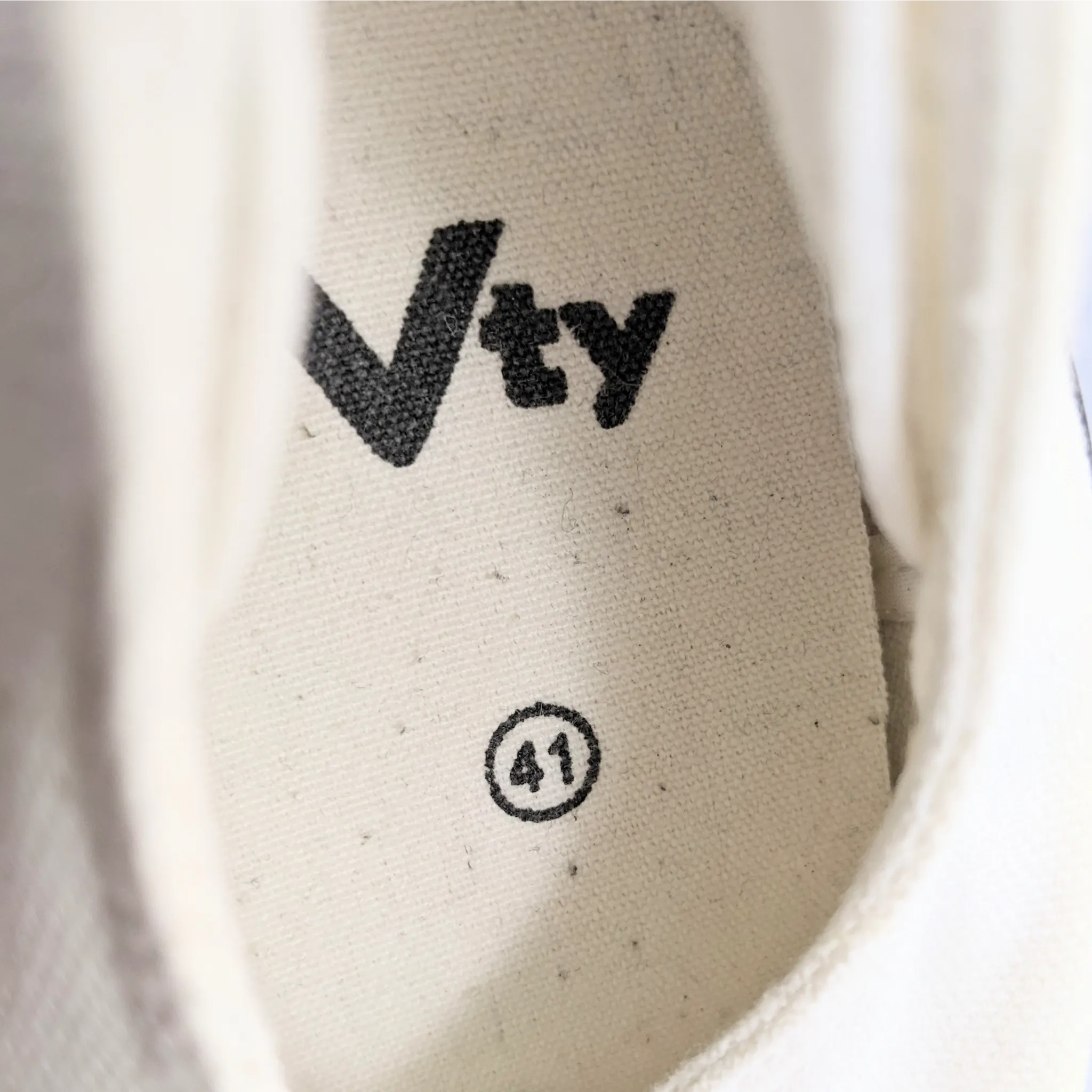 Vty White Sneakers