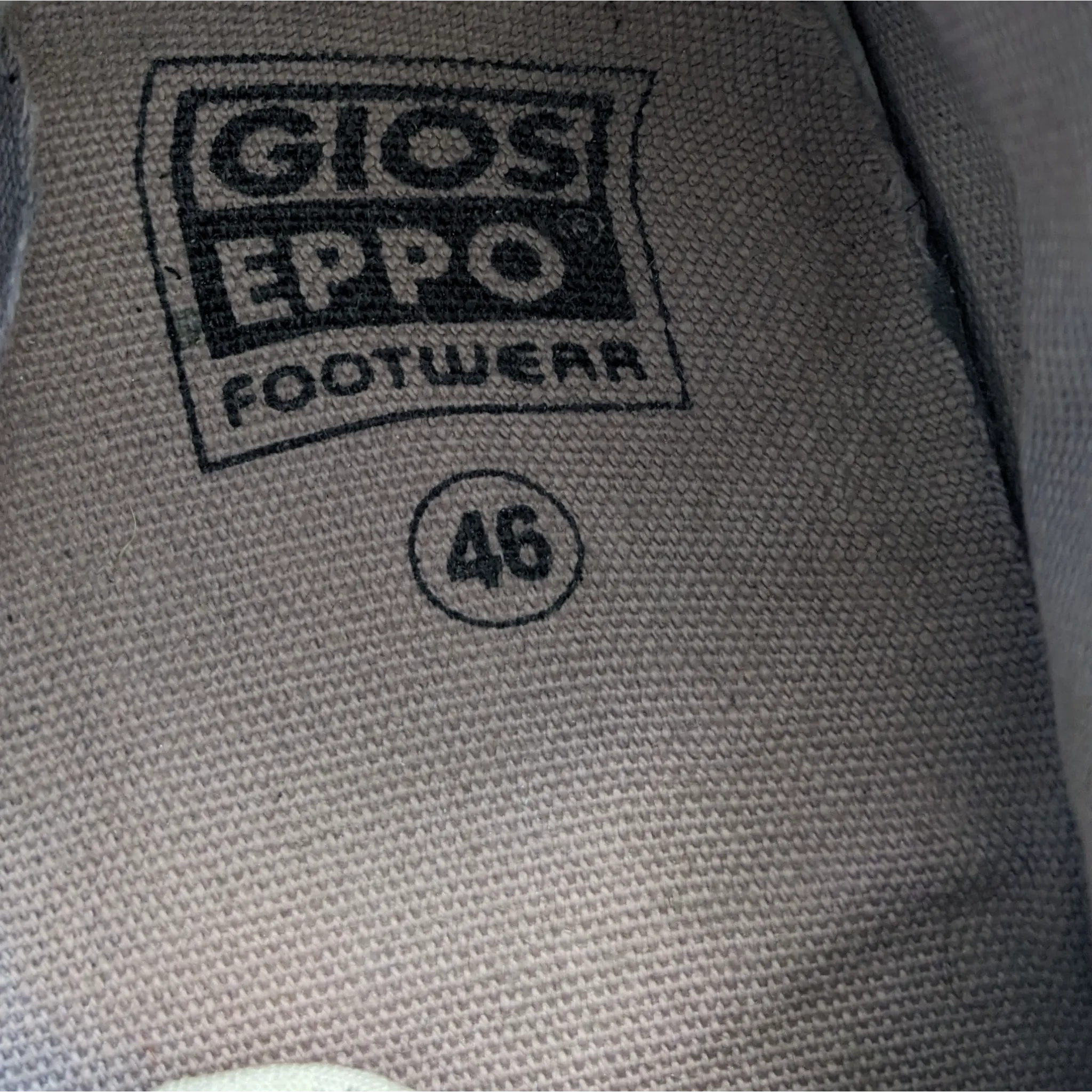 حذاء رياضي باللون الأرجواني من GIOS EPPO