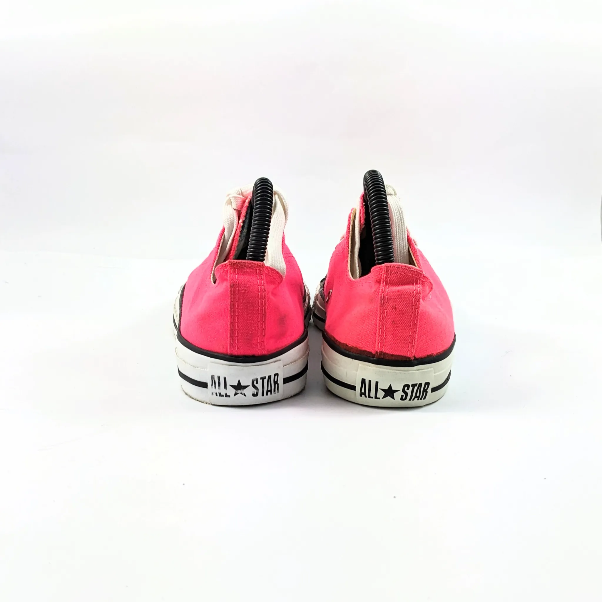 حذاء كونفرس باللون الوردي