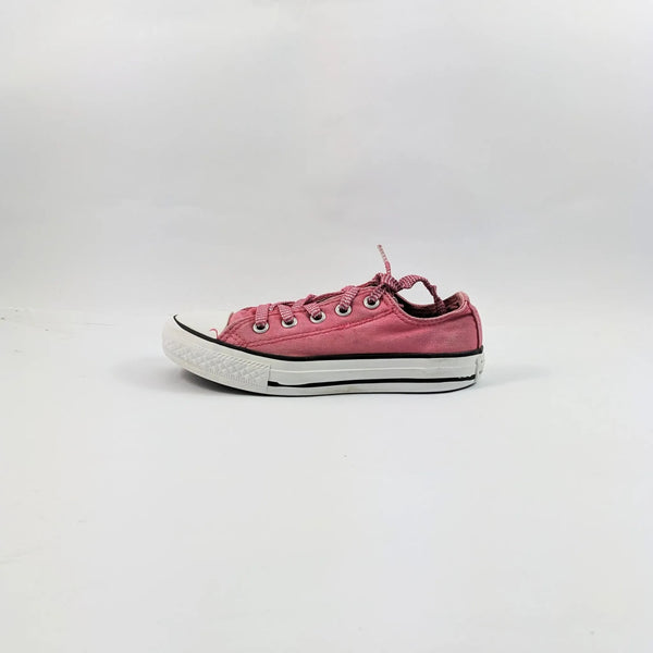 حذاء رياضي باللون الوردي من كونفيرس