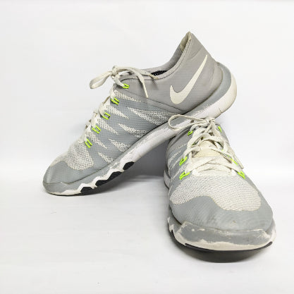 حذاء رياضي نايك فري فاير 5.0 باللون الرمادي