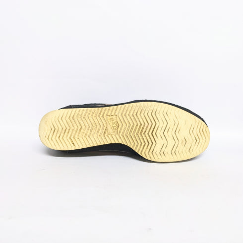 حذاء رياضي قماش أسود من نايك كارتيزباسيكس كيو إس