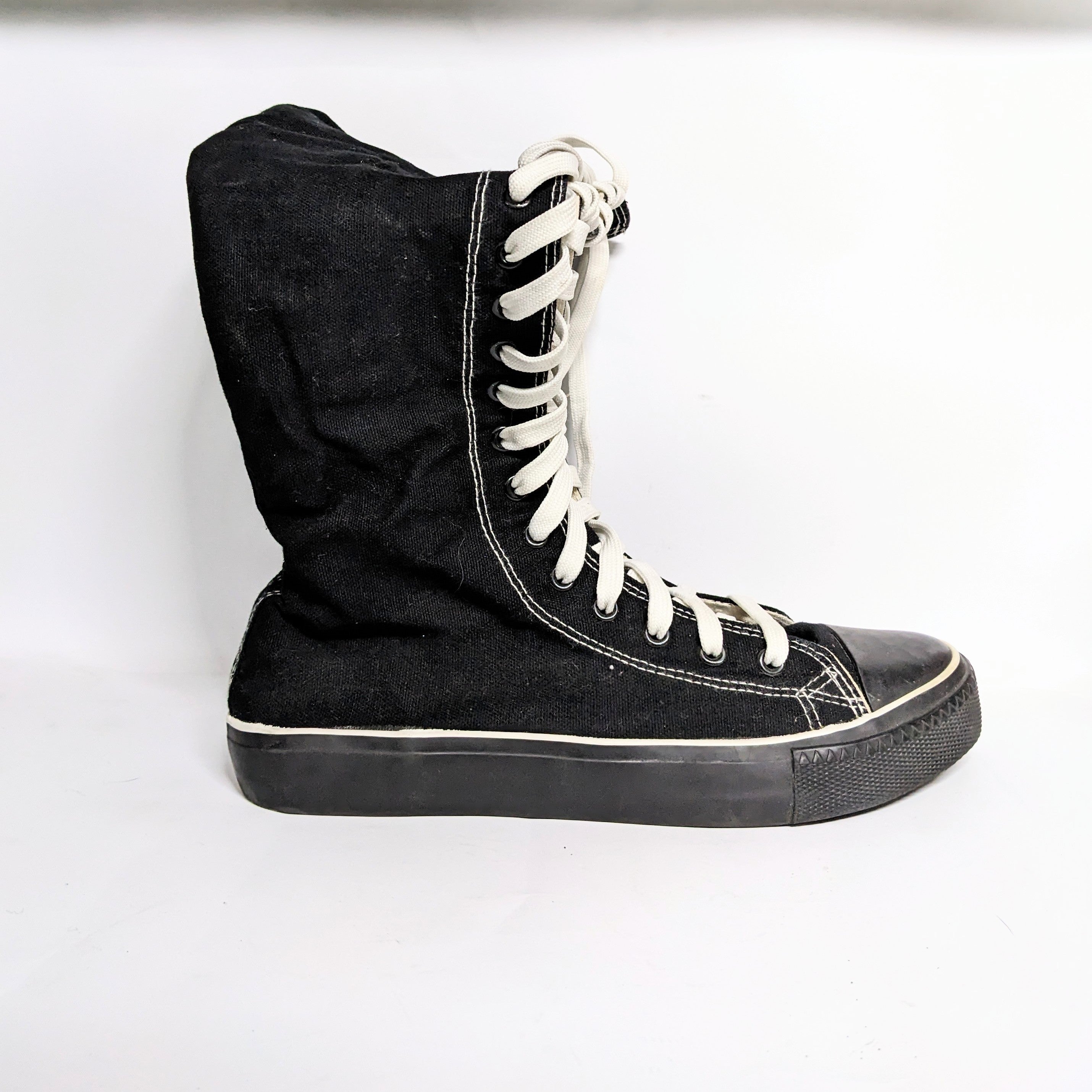 Black Syke Long High Top preloved Sneakers for Winter and Mountains