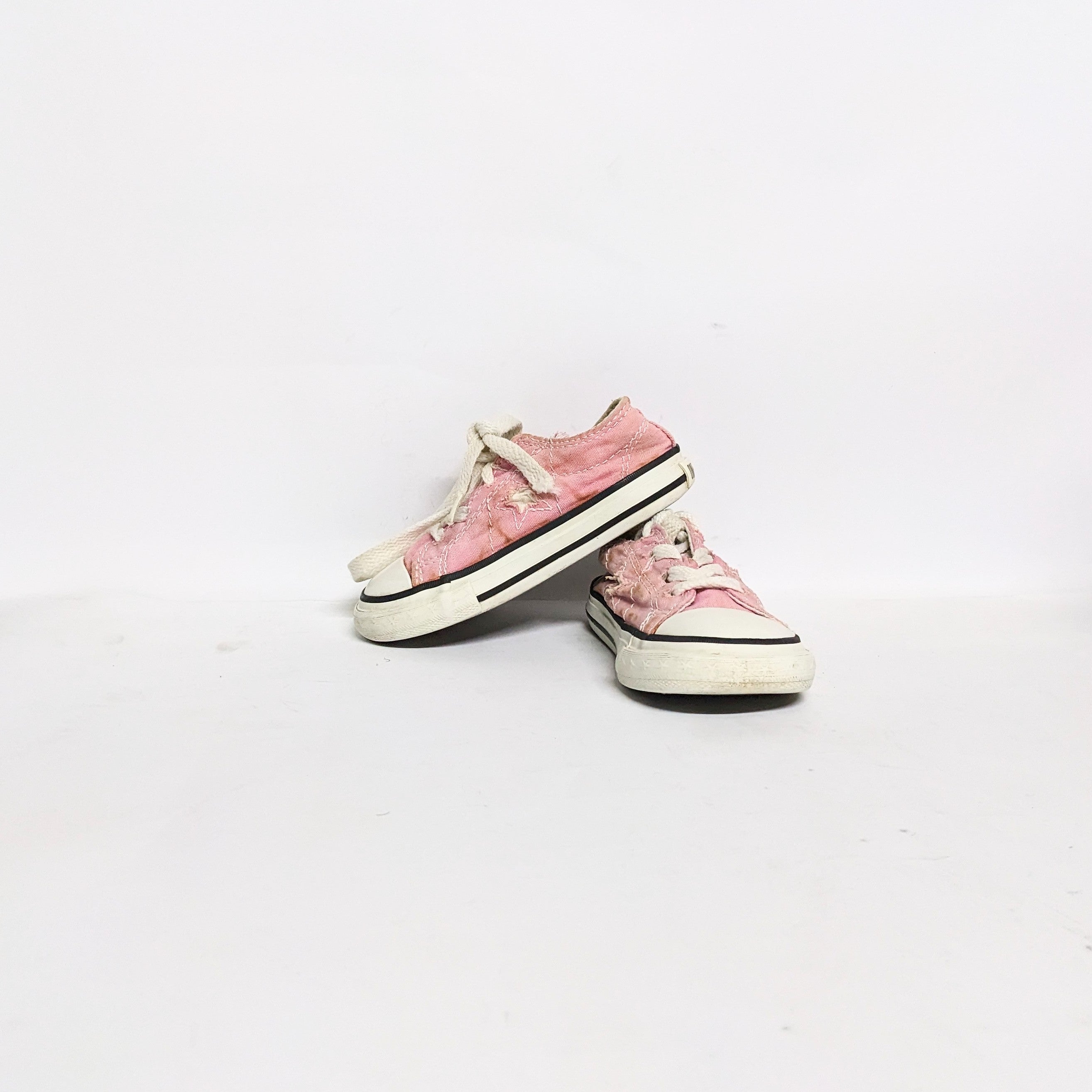 حذاء رياضي باللون الوردي الفاتح للأطفال الصغار من كونفيرس
