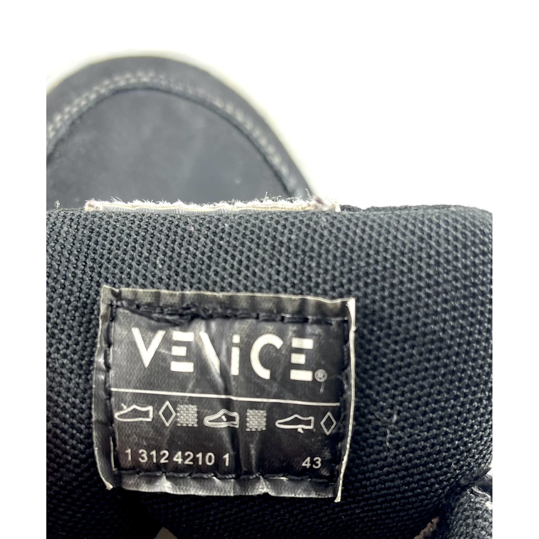 VNCE Black Sneakers