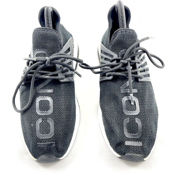 حذاء رياضي باللون الأسود من نيويوركر أيكون
