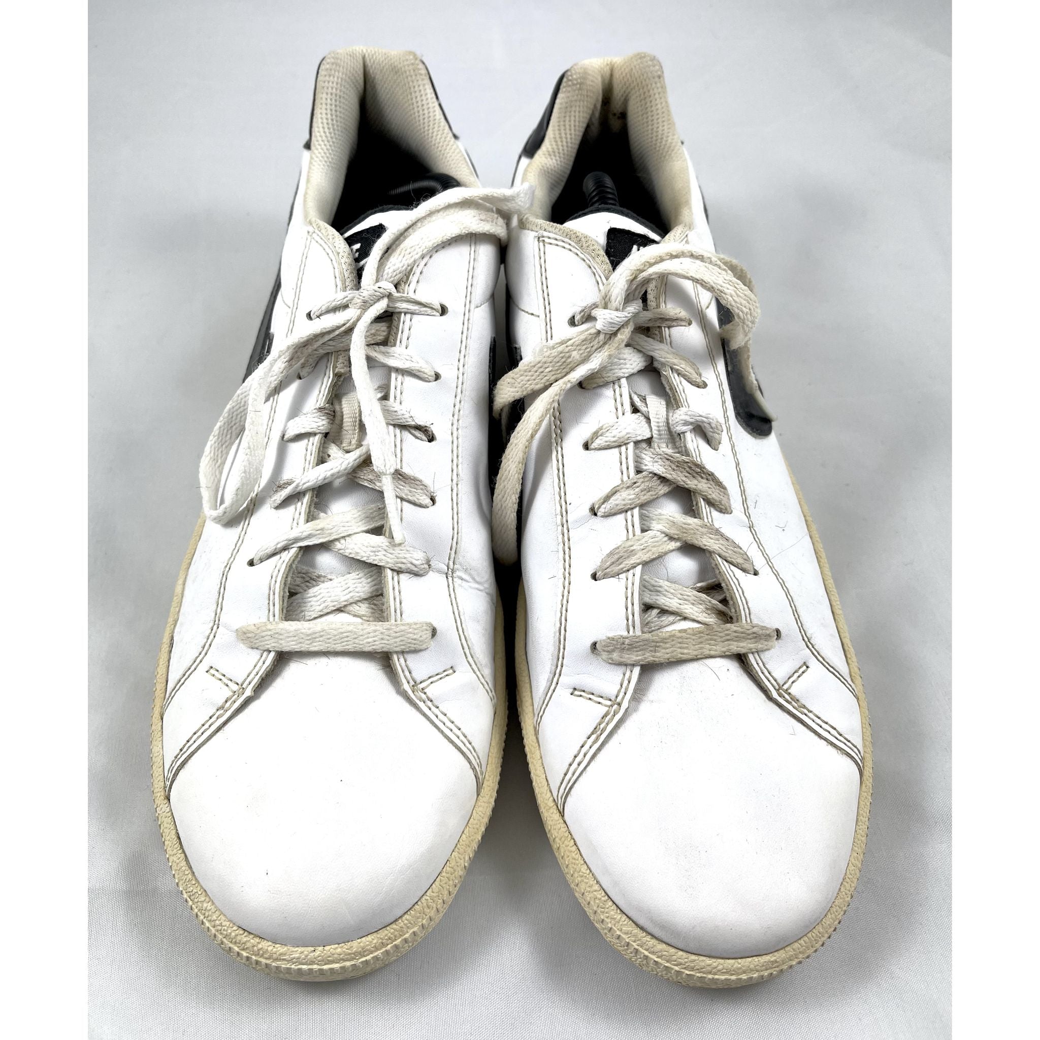 حذاء إنيكستنسو باللون الأبيض